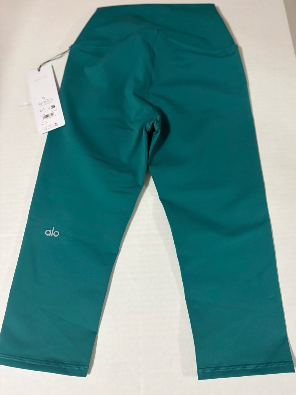 New nwt Alo yoga 16” high waist airbrush capri Emerald Isle green small
